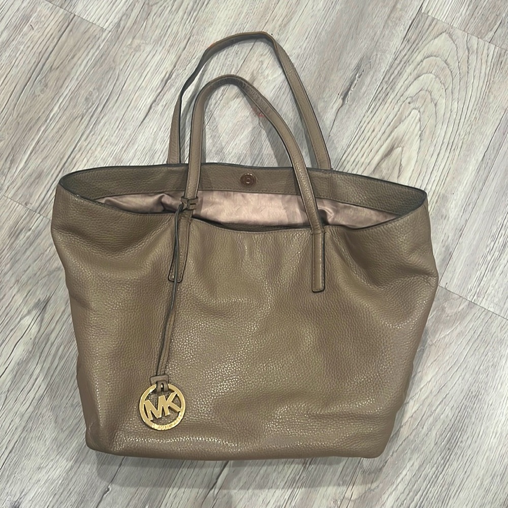 Michael kors tan tote purse !